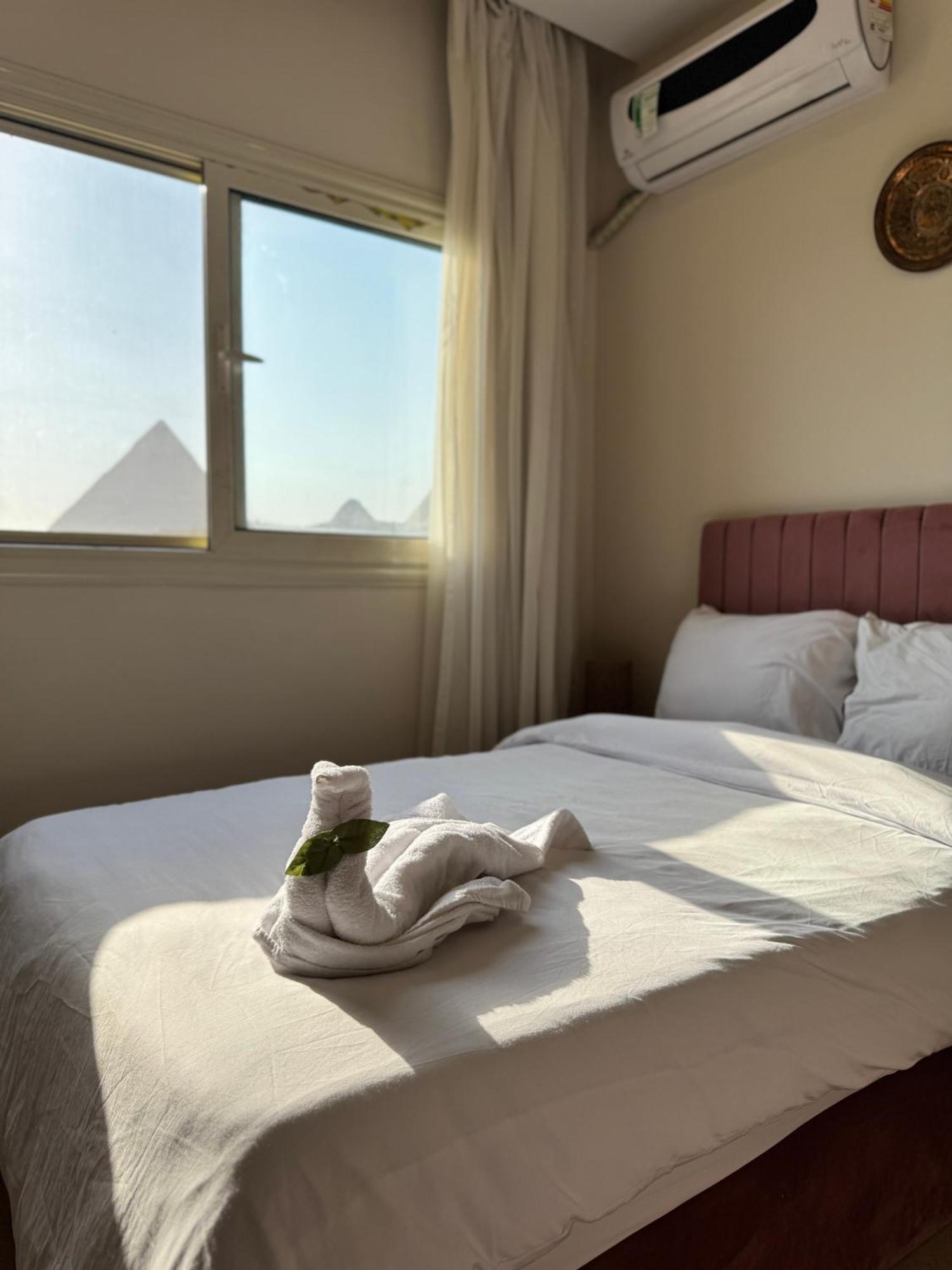 Pyramids Era View Hotel Kafrat al Jabal Exterior photo